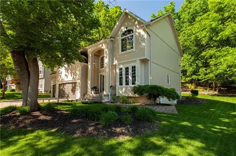 Exterior - 5816 NE Ruby Ct, Lees Summit, MO 64064 photo 2 of 8