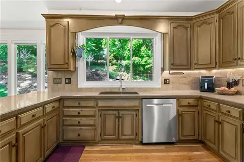 Kitchen - 5816 NE Ruby Ct, Lees Summit, MO 64064 photo 4 of 5
