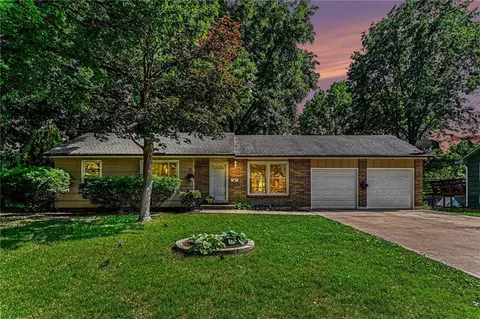 Exterior - 9309 E 82nd Ter, Raytown, MO 64138 photo 3 of 8