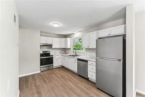 Kitchen - 9309 E 82nd Ter, Raytown, MO 64138 photo 2 of 2