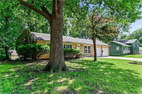 Exterior - 9309 E 82nd Ter, Raytown, MO 64138 photo 1 of 8