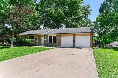 Exterior - 9309 E 82nd Ter, Raytown, MO 64138 photo 7 of 8