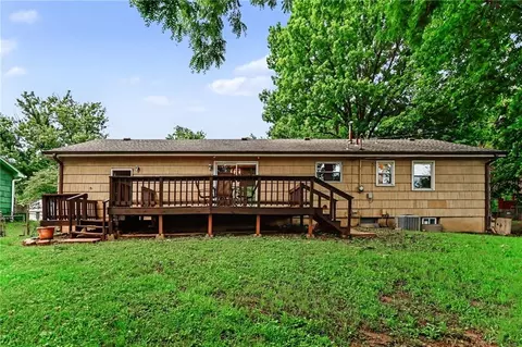 Exterior - 9309 E 82nd Ter, Raytown, MO 64138 photo 5 of 8