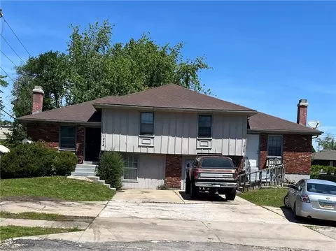 1926 High Grove Rd, Grandview, MO 64030