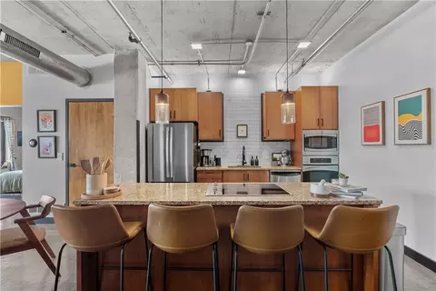 4141 Pennsylvania Ave #402, Kansas City, MO 64111