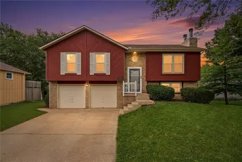 12113 W 48th Ter, Shawnee, KS 66216
