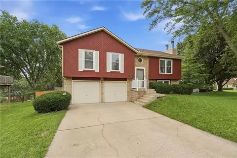 12113 W 48th Ter, Shawnee, KS 66216