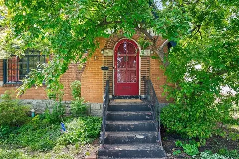 7404 Walnut St, Kansas City, MO 64114