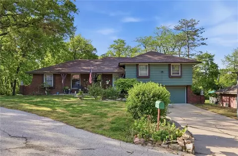 8828 Waverly Ave, Kansas City, KS 66109