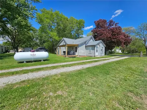 615 S Cherry St, Clearmont, MO 64431