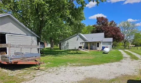 615 S Cherry St, Clearmont, MO 64431