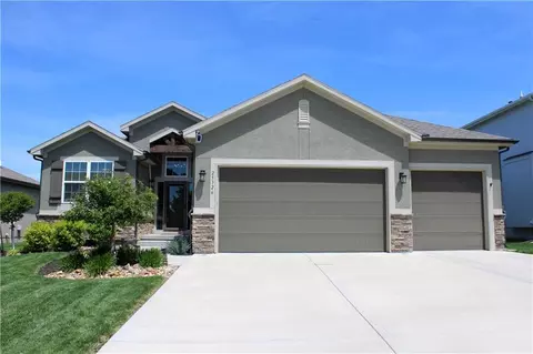 25326 W 144th St, Olathe, KS 66061