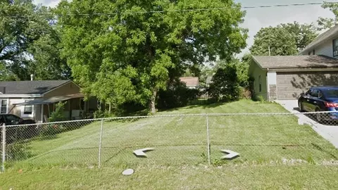 5921 Cypress Pl, Kansas City, MO 64130