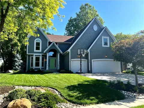 10614 W 128th St, Overland Park, KS 66213