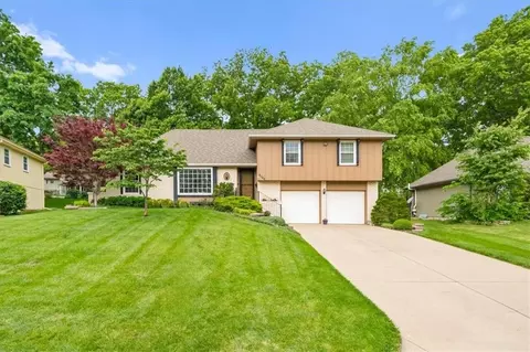 8708 Woodward St, Overland Park, KS 66212
