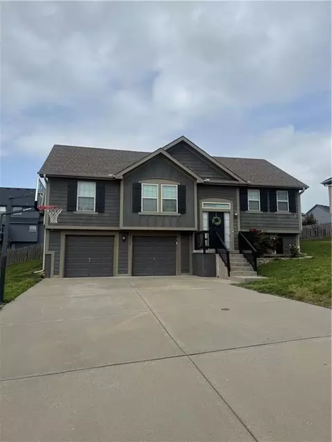 8932 NE 116th Pl, Kansas City, MO 64157