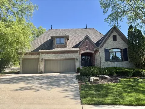10500 W 163rd St, Overland Park, KS 66221