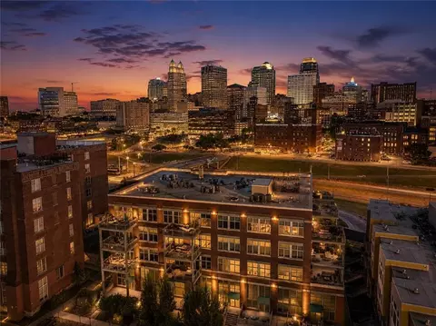 210 W 5th St #211, Kansas City, MO 64105