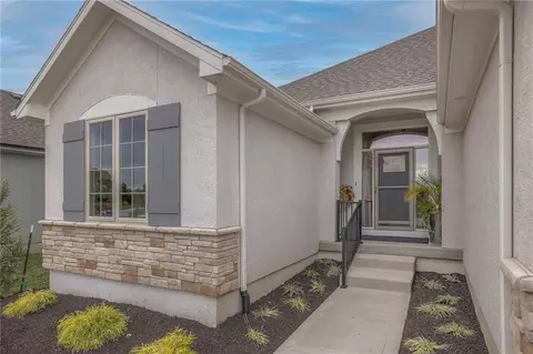 13829 Westgate St, Overland Park, KS 66221