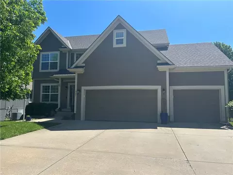327 SE Highland Park Dr, Lees Summit, MO 64063