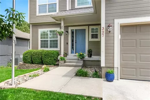 327 SE Highland Park Dr, Lees Summit, MO 64063