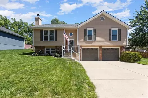 7210 NE 70th St, Kansas City, MO 64119