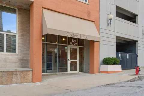 321 W 7th St #402, Kansas City, MO 64105