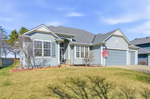 21936 W 175th Ter, Olathe, KS 66062