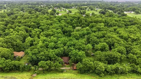 View/Area - 875 Kendall Rd, Peculiar, MO 64078 photo 3 of 4