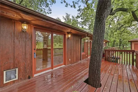 Exterior - 875 Kendall Rd, Peculiar, MO 64078 photo 2 of 8