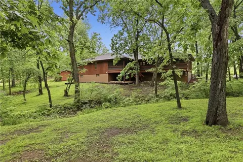 Exterior - 875 Kendall Rd, Peculiar, MO 64078 photo 6 of 8