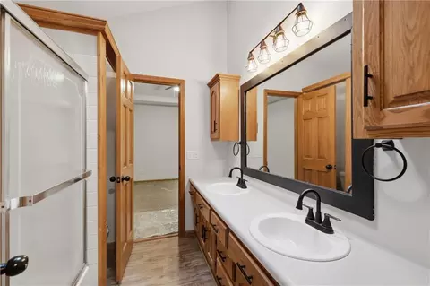 Bath - 875 Kendall Rd, Peculiar, MO 64078 photo 2 of 3