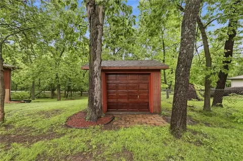 Exterior - 875 Kendall Rd, Peculiar, MO 64078 photo 7 of 8