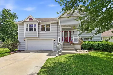 110 NE Brookwood Pl, Blue Springs, MO 64014