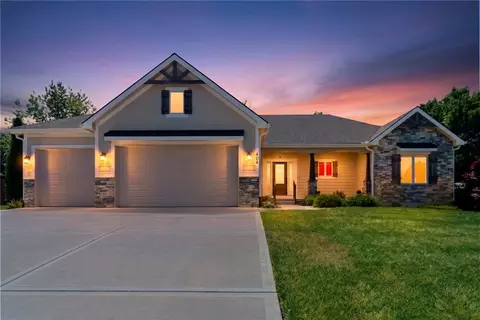 404 W 10th St, Lawson, MO 64062