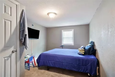 Bedroom - 520 E Fair St, Independence, MO 64055 photo 4 of 4