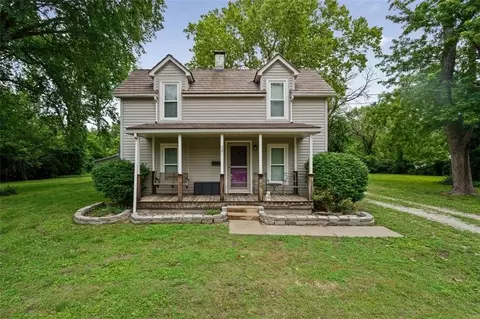 321 Springdale Ave, Bonner Springs, KS 66012