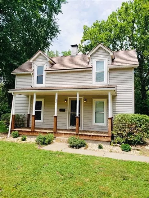 321 Springdale Ave, Bonner Springs, KS 66012
