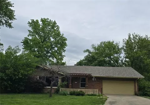 9110 W 104th Ter, Overland Park, KS 66212