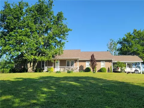 986 230th St, Fort Scott, KS 66701
