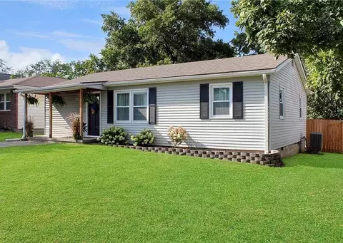 726 W Broadway St, Higginsville, MO 64037