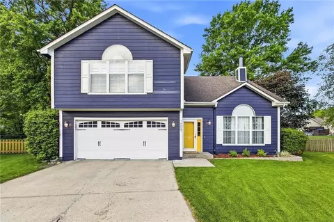 1005 NW Pennington Pl, Blue Springs, MO 64015