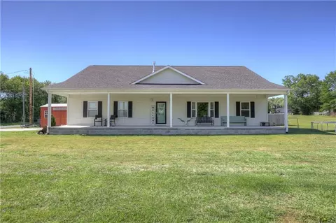 618 N Section Line Rd, Scammon, KS 66773