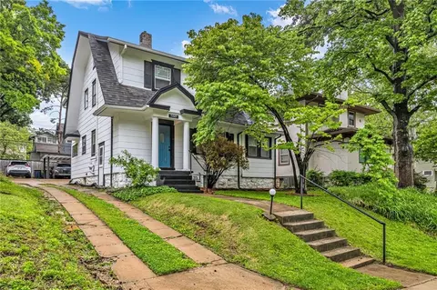 5445 Holmes St, Kansas City, MO 64110