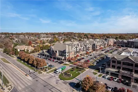 10531 Mission Rd #204B, Leawood, KS 66206