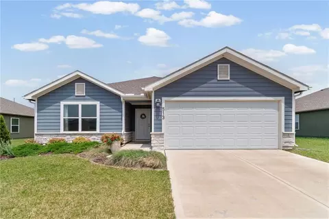 513 SE Carson Dr, Blue Springs, MO 64014