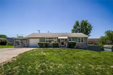 107 NE 72 Nd Ter, Gladstone, MO 64118