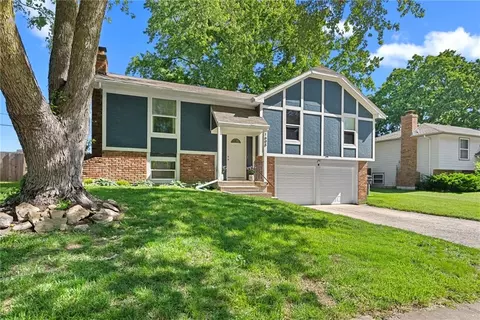 1608 E 151st Ter, Olathe, KS 66062