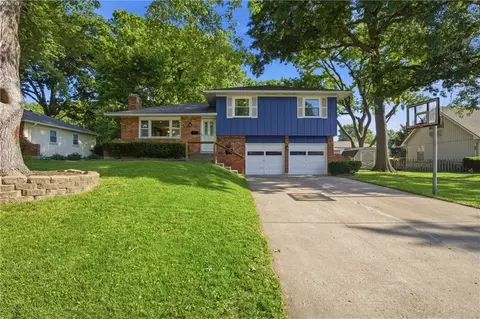 11216 W 71st St, Shawnee, KS 66203