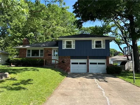 11216 W 71st St, Shawnee, KS 66203